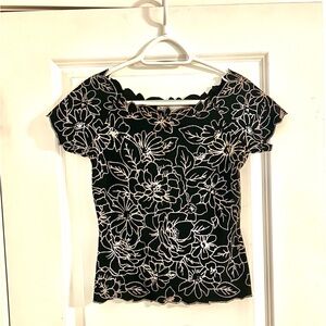 Chic Floral Women's Blouse in Black and White